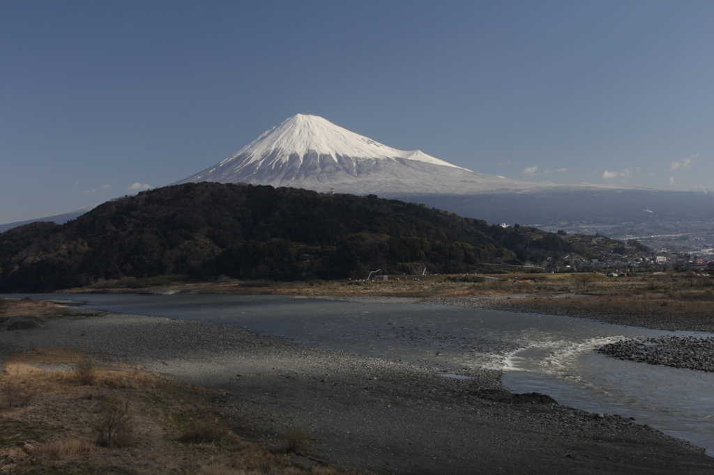 流るる川と…。