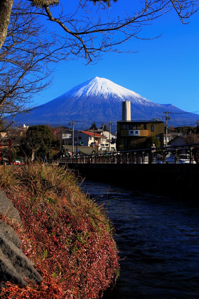 川のせせらぎを聞きながら。