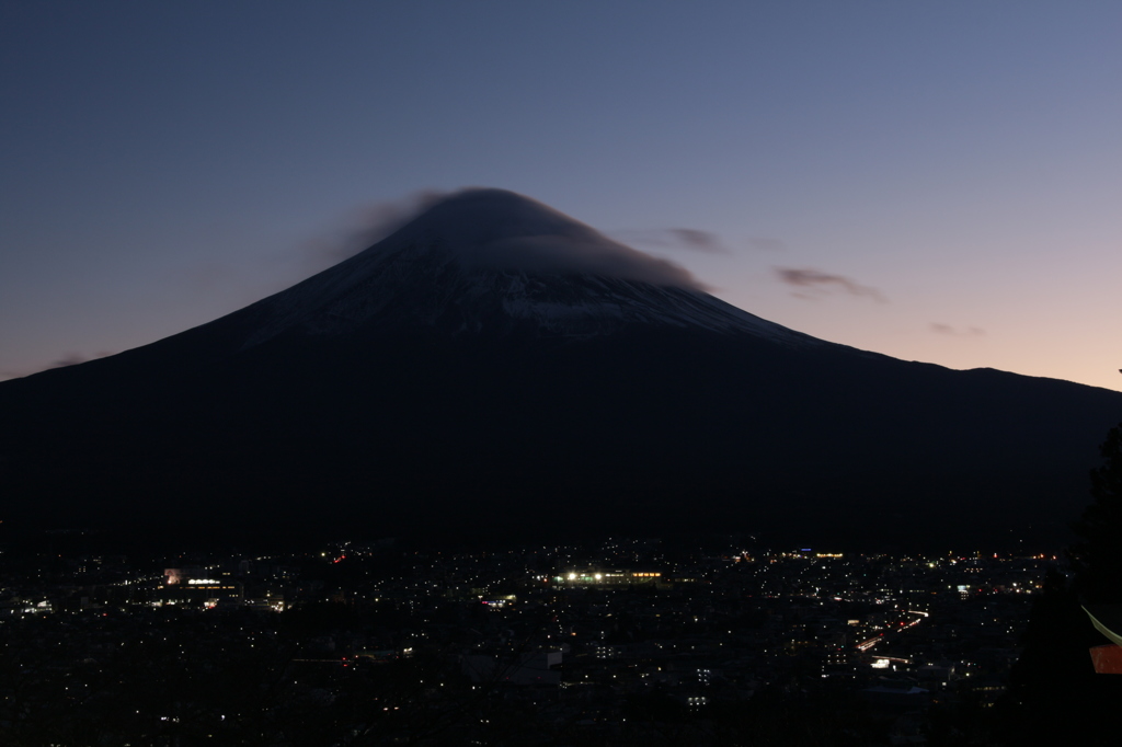 薄雲、頂を覆う。