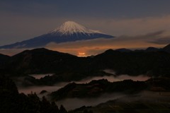 雨上がりの夜明け前