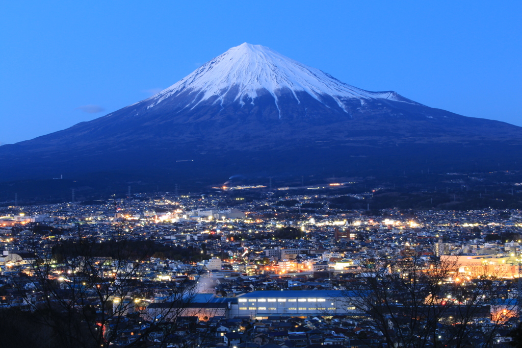 街の夜の始まり