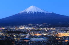 街の夜の始まり