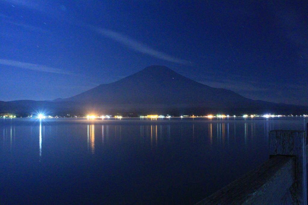 湖畔の夜の始まり