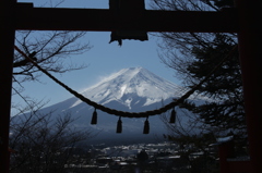 鳥居越しに…神聖なる山　其之二