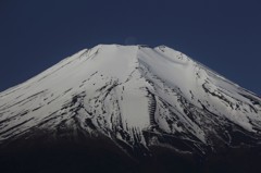 薄明の月、頂に舞い降りる。