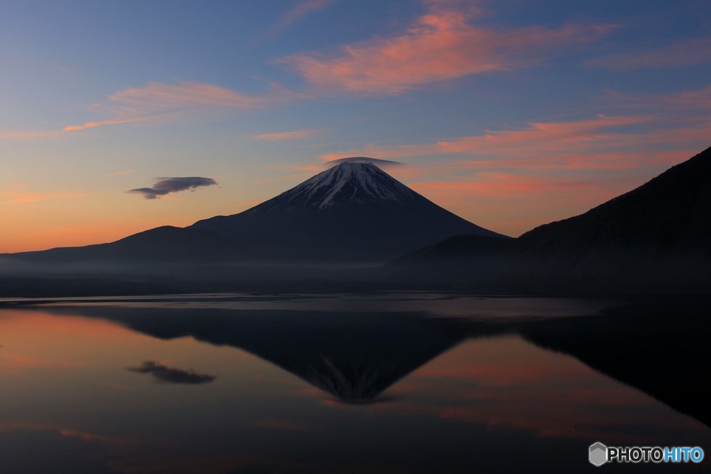 薄雲も染まる夜明け前