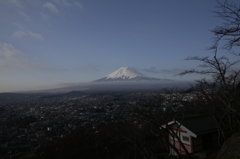 富士の麓の街の朝
