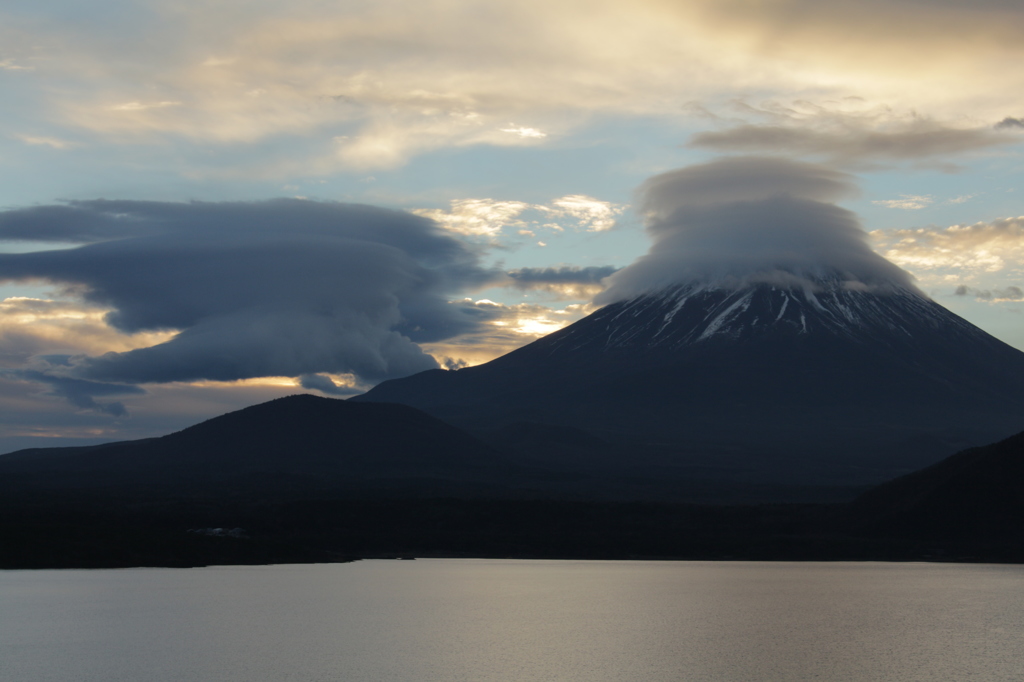 幾重に重なる雲