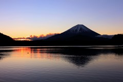 富士の裾野で雲燃ゆる