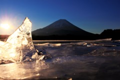 立ちあがった（？）氷と。