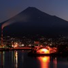 工場夜景と富士の街