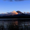流るる雲、夕陽を浴びて…。