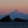 薄紅の空と染まる富士