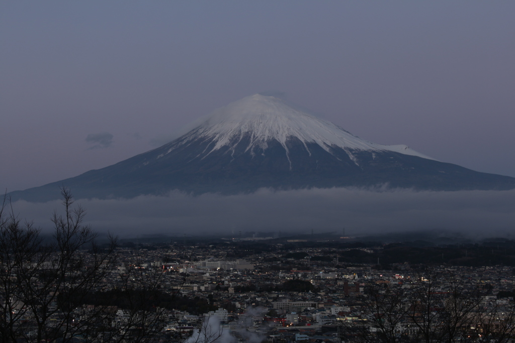 陽は沈み、一日が終わる。