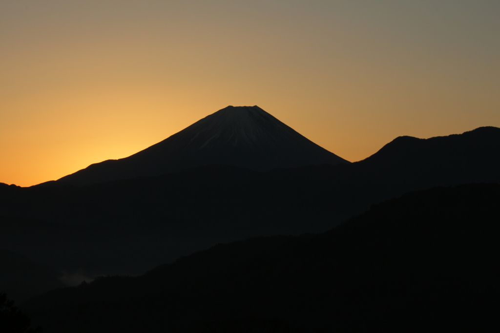 陽出づる里の夜明け