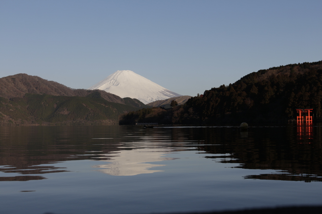 湖畔に下りて…