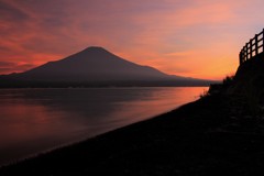黄昏の岸辺