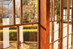 外気を防ぐガラスとやわらかい日差し