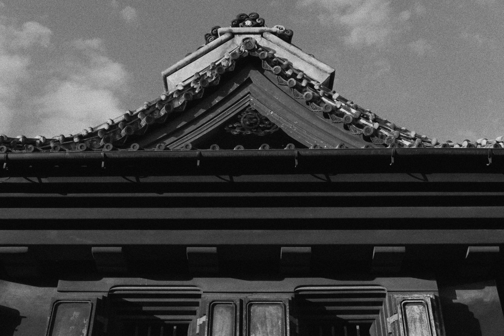 見上げると