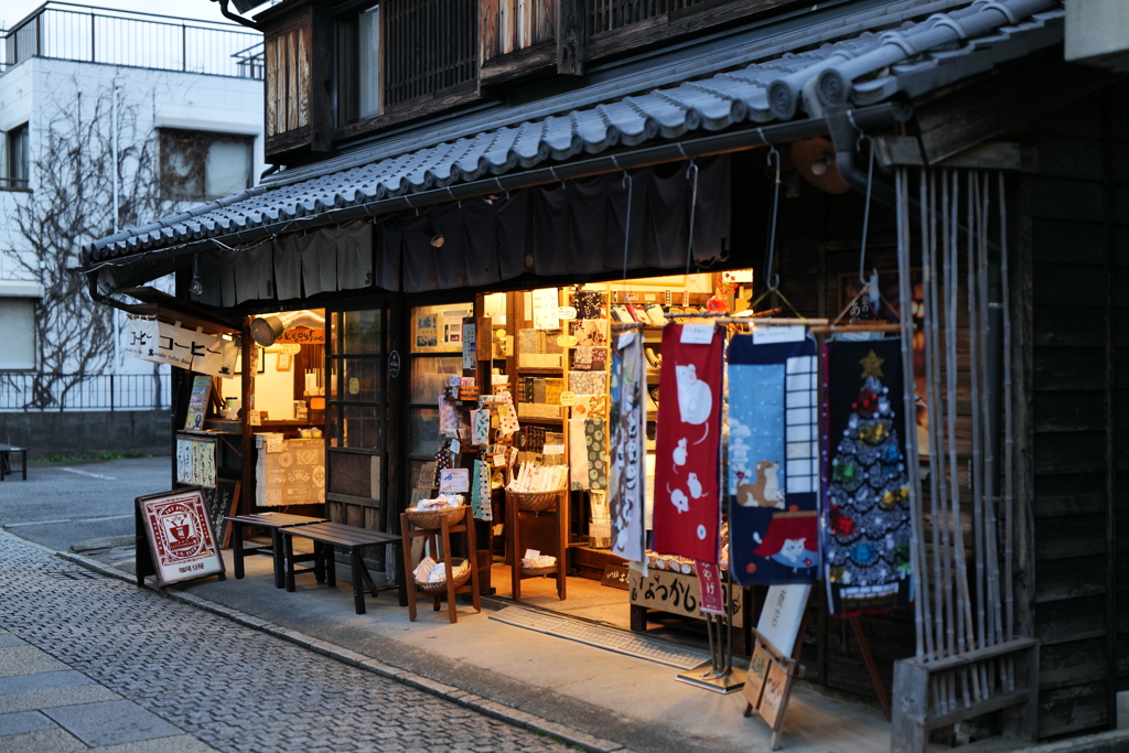 大通りから横道へ