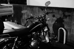 冷めた夜とバイク