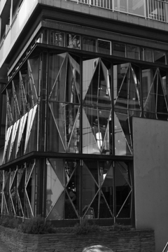 三角ガラスの辛抱