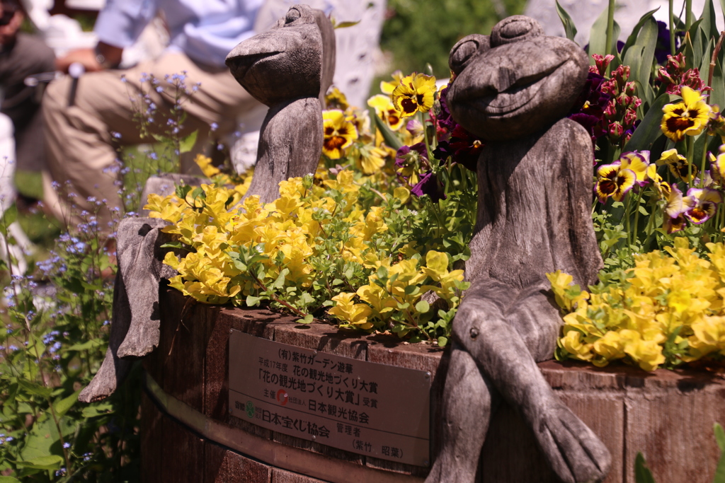 おじさん、なんだって、もう帰ろうよ。