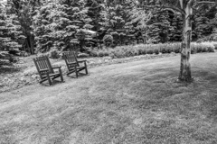 すこし　はなれて　すわりましょう。