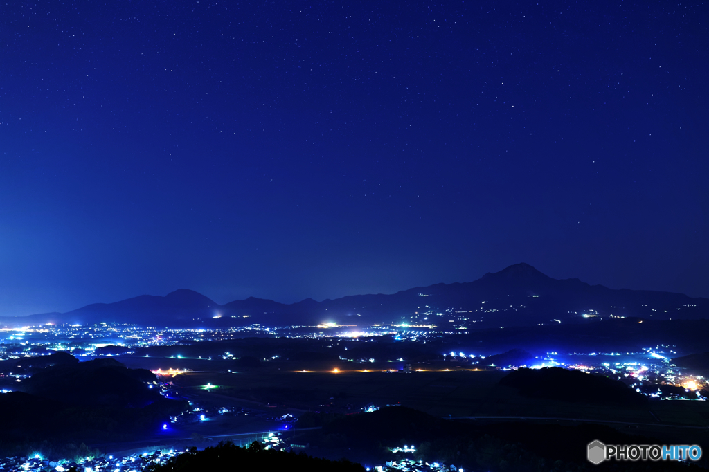 輝く大地に願いを込めて
