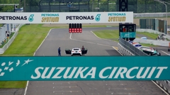看板の上のSAFETY CAR