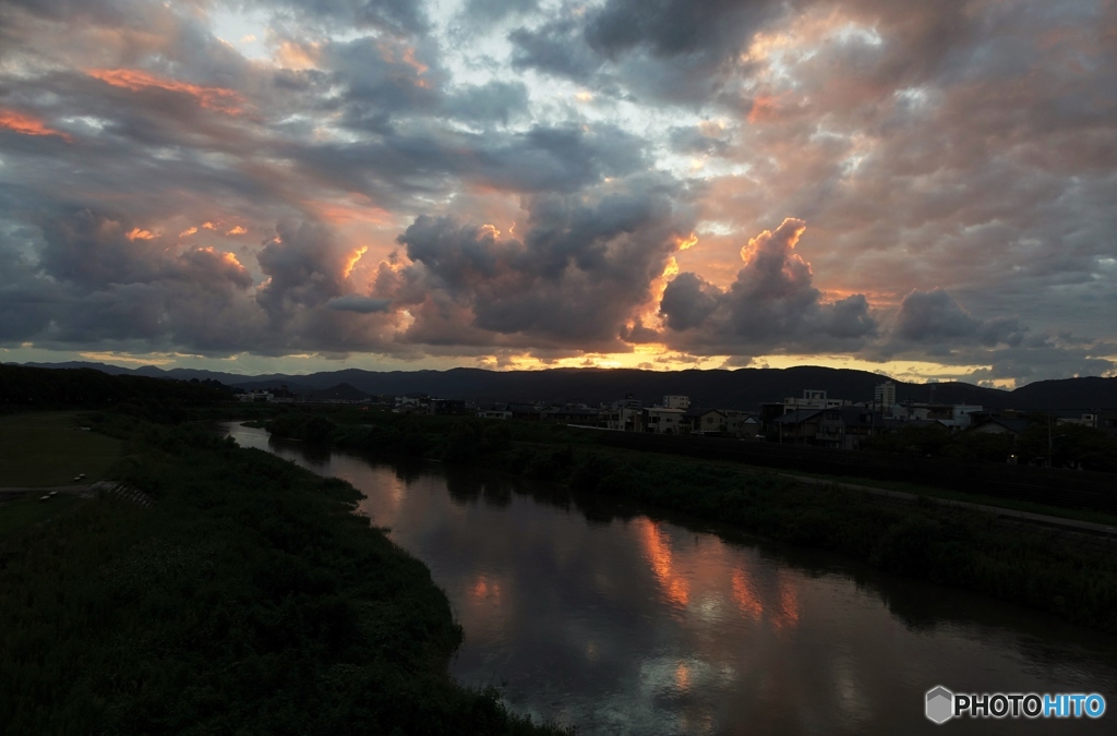 夕暮れの水面
