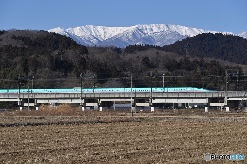 蔵王連峰と新幹線