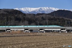 蔵王連峰と新幹線