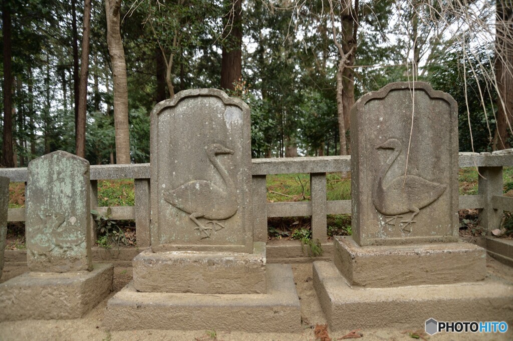 白鳥神社の白鳥碑