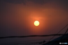 黄砂の向こうの太陽