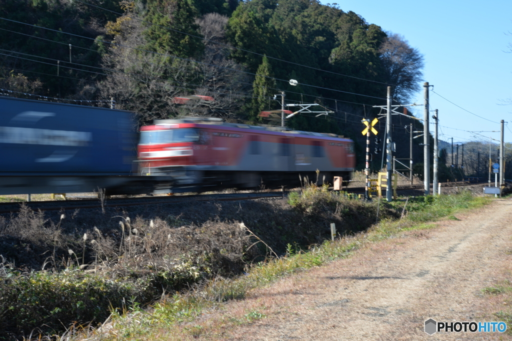 貨物列車の力走