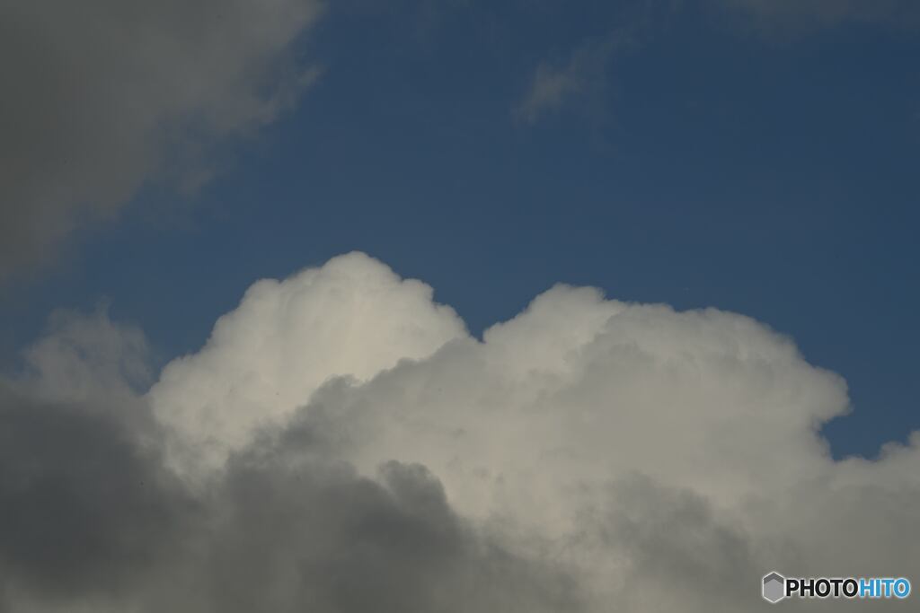 夏の名残の雲