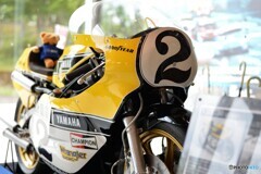 YAMAHA  YZR750