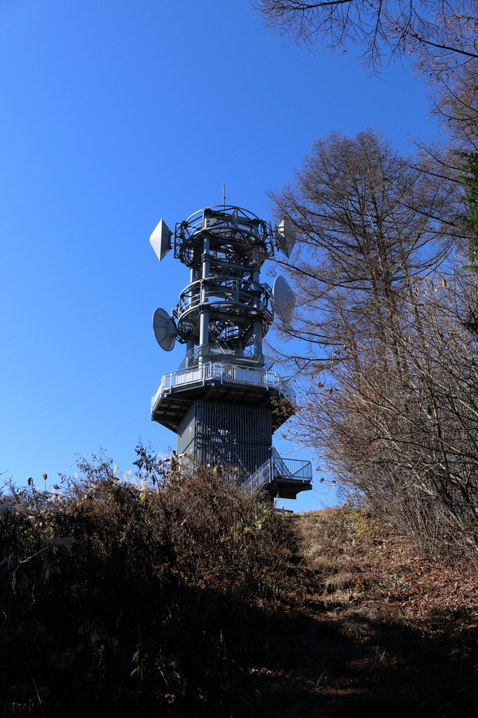 城峯山頂の電波塔2