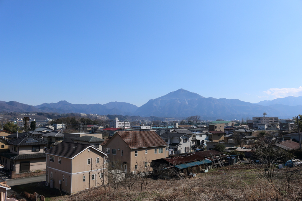 春の武甲山