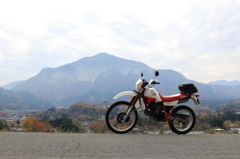 武甲山とバイク2