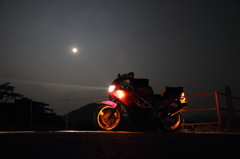 月光とバイク