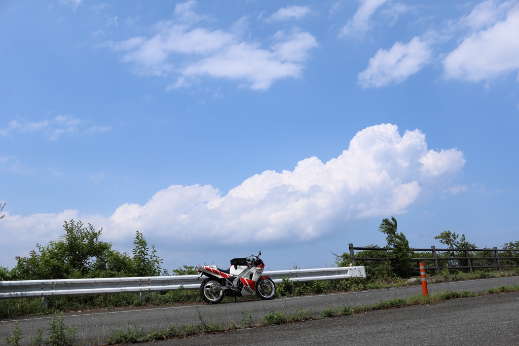 抜ける空と入道雲