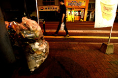 路地裏のごみ