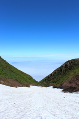 雪渓の向こうの雲海