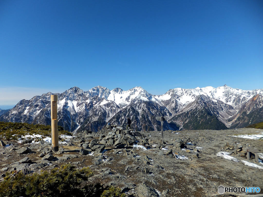 蝶ヶ岳山頂よりヤリホを望む