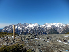 蝶ヶ岳山頂よりヤリホを望む