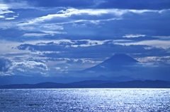 夏雲と富士山