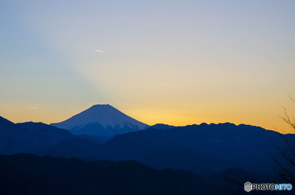 正月の高尾山山頂より富士山を望む