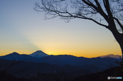正月の高尾山山頂より富士山を望む